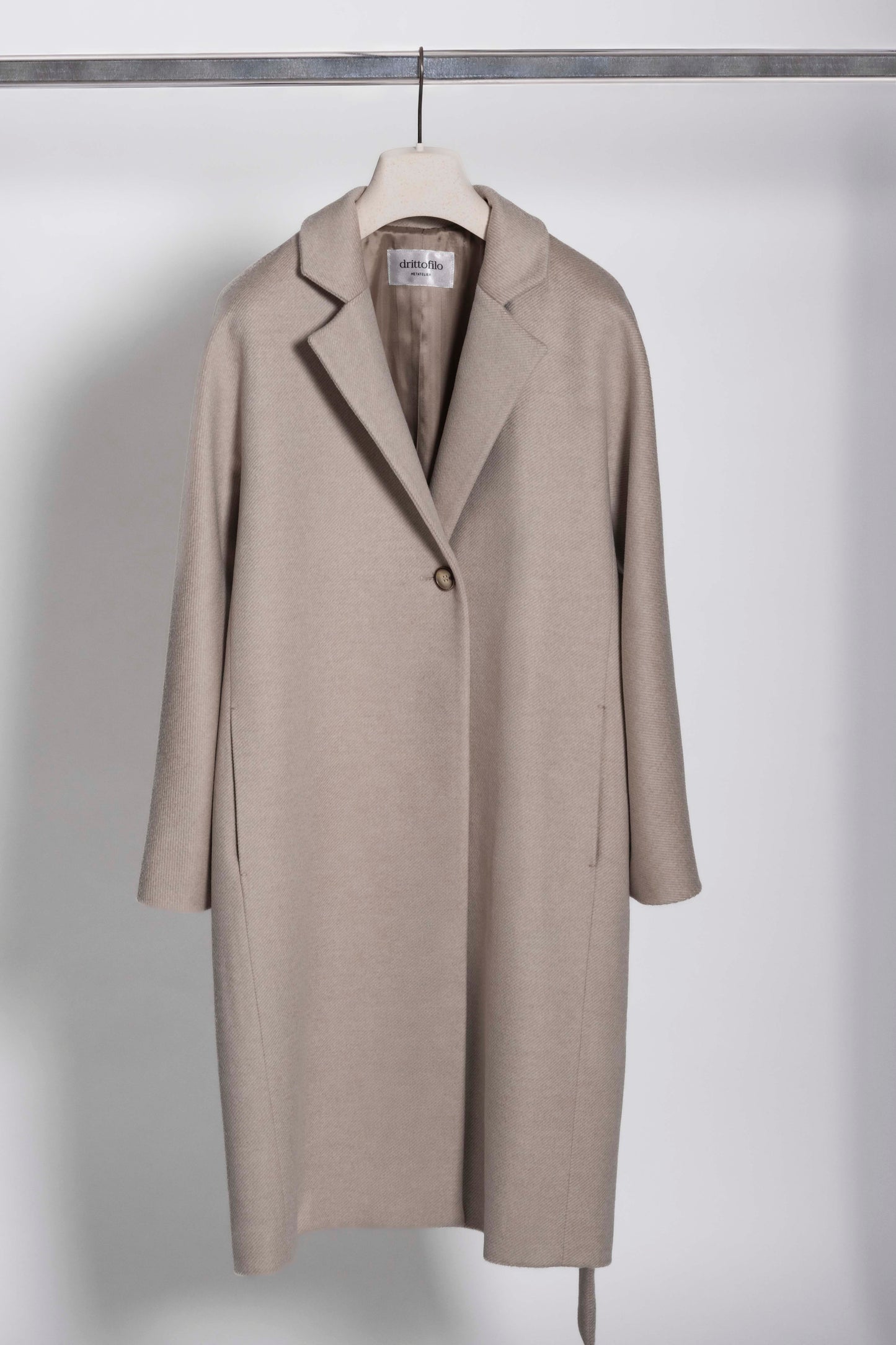 Cappotto in lana panna con cintura