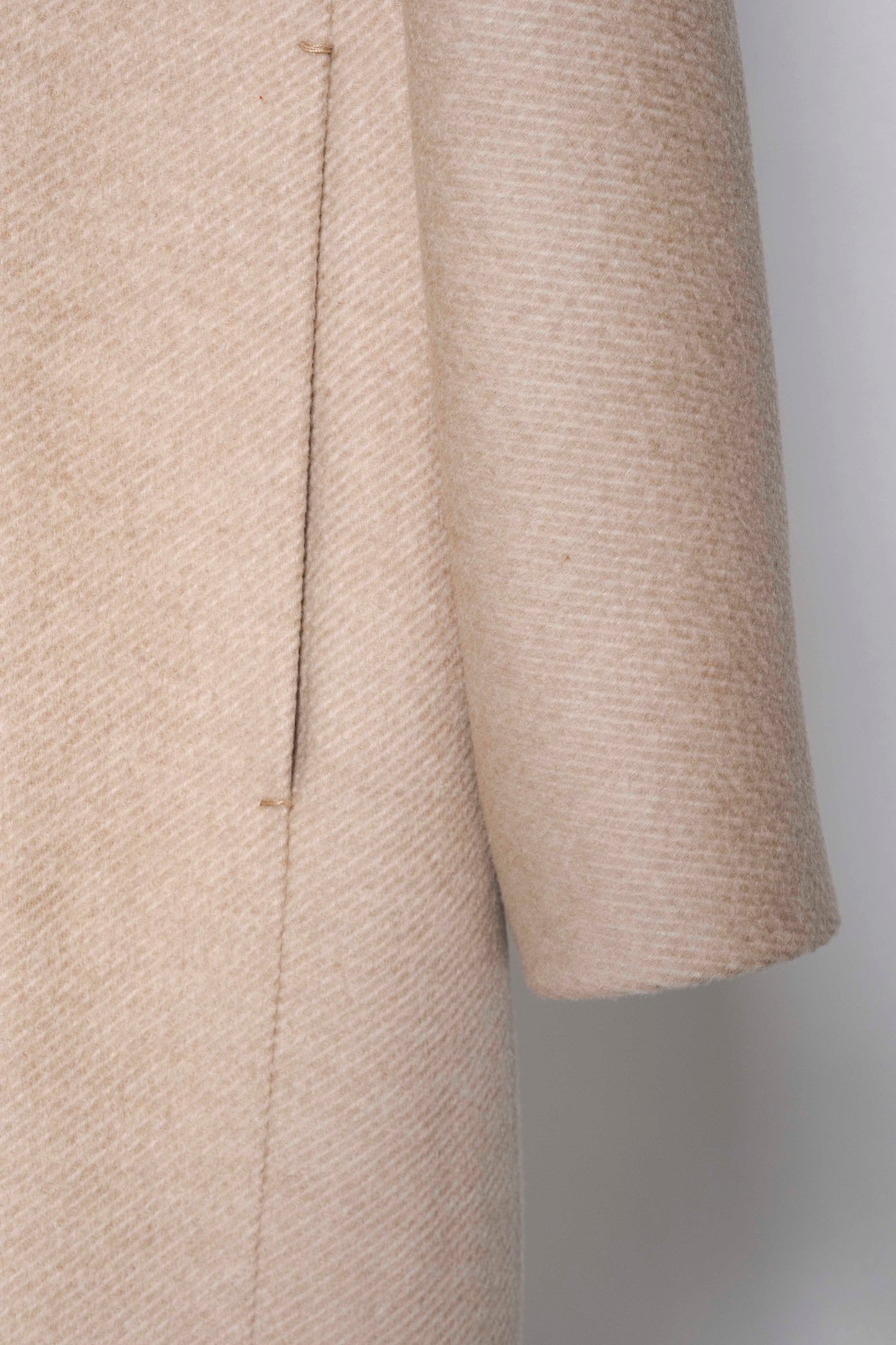 Cappotto in lana panna con cintura