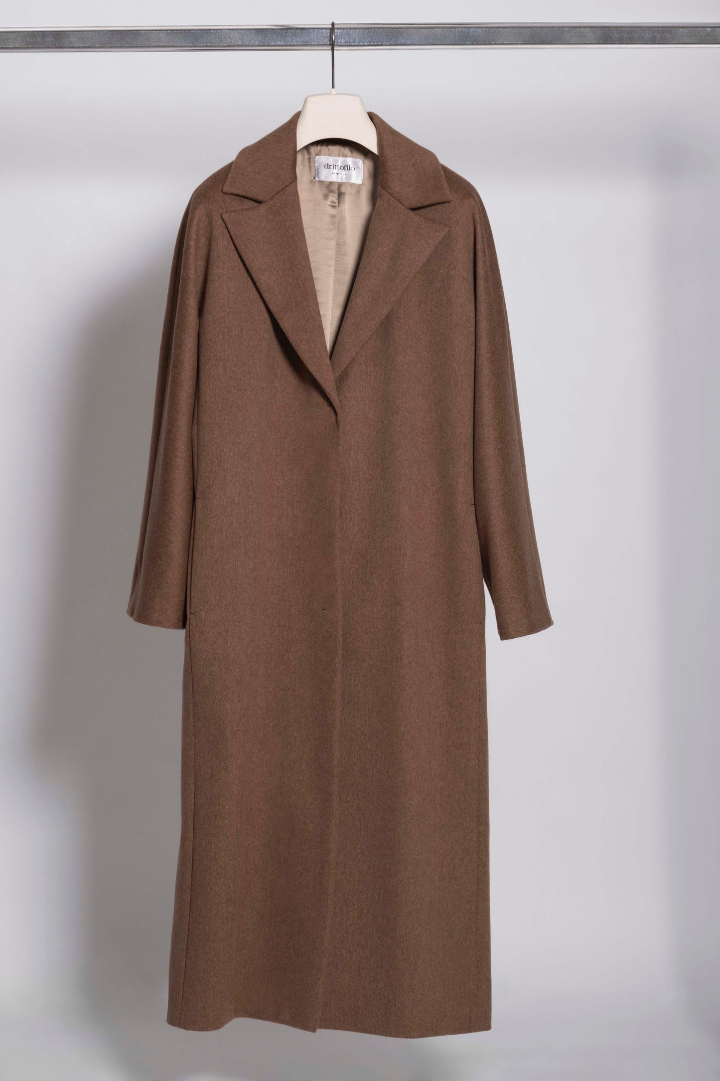 Cappotto lungo in lana cammello con collo a rever