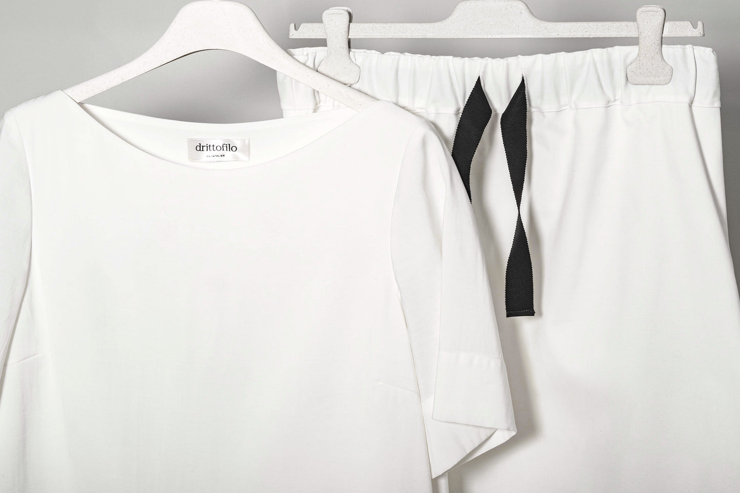 Gonna Lory "Optical White" con coulisse e taschino sartoriale