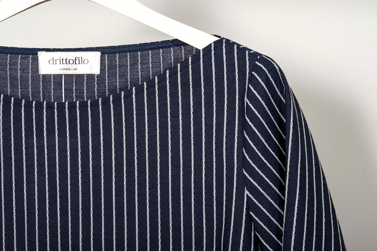 Maglietta scollo a barchetta "Navy Pinstripe"