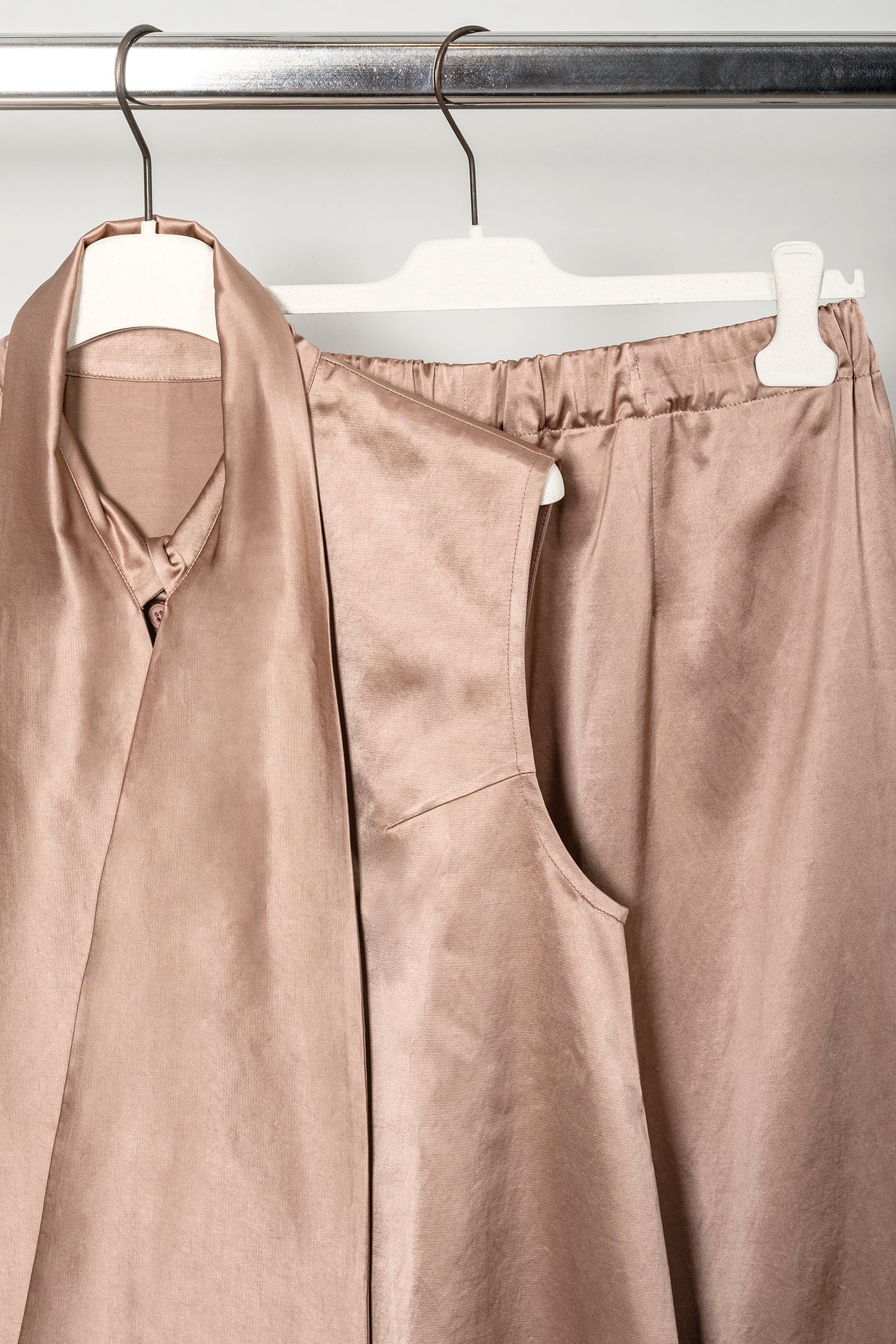 Pantalone Federica "Antique Rose" in tessuto satinato