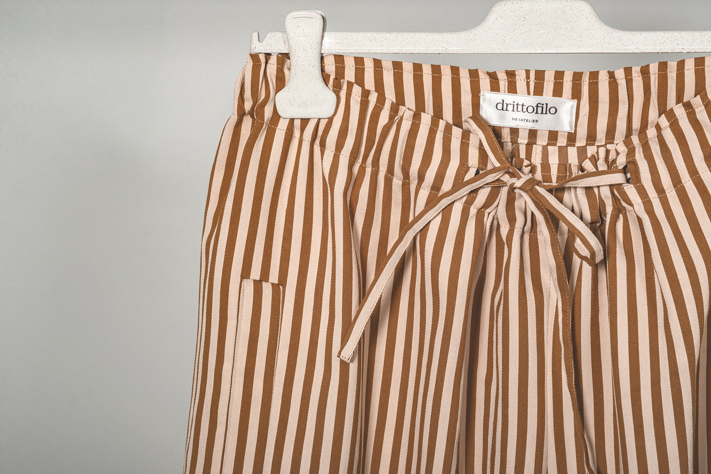 Pantalone Yama "Camel Striped" con coulisse e risvolto
