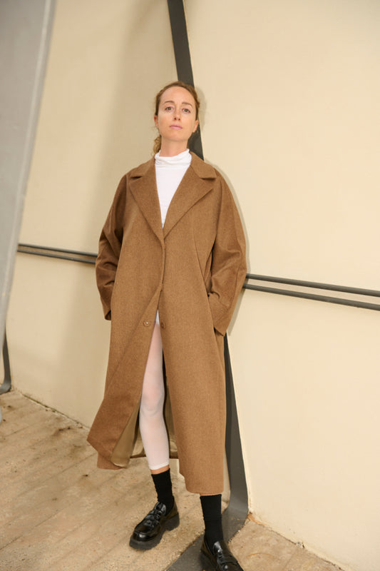Cappotto lungo in lana cammello con collo a rever