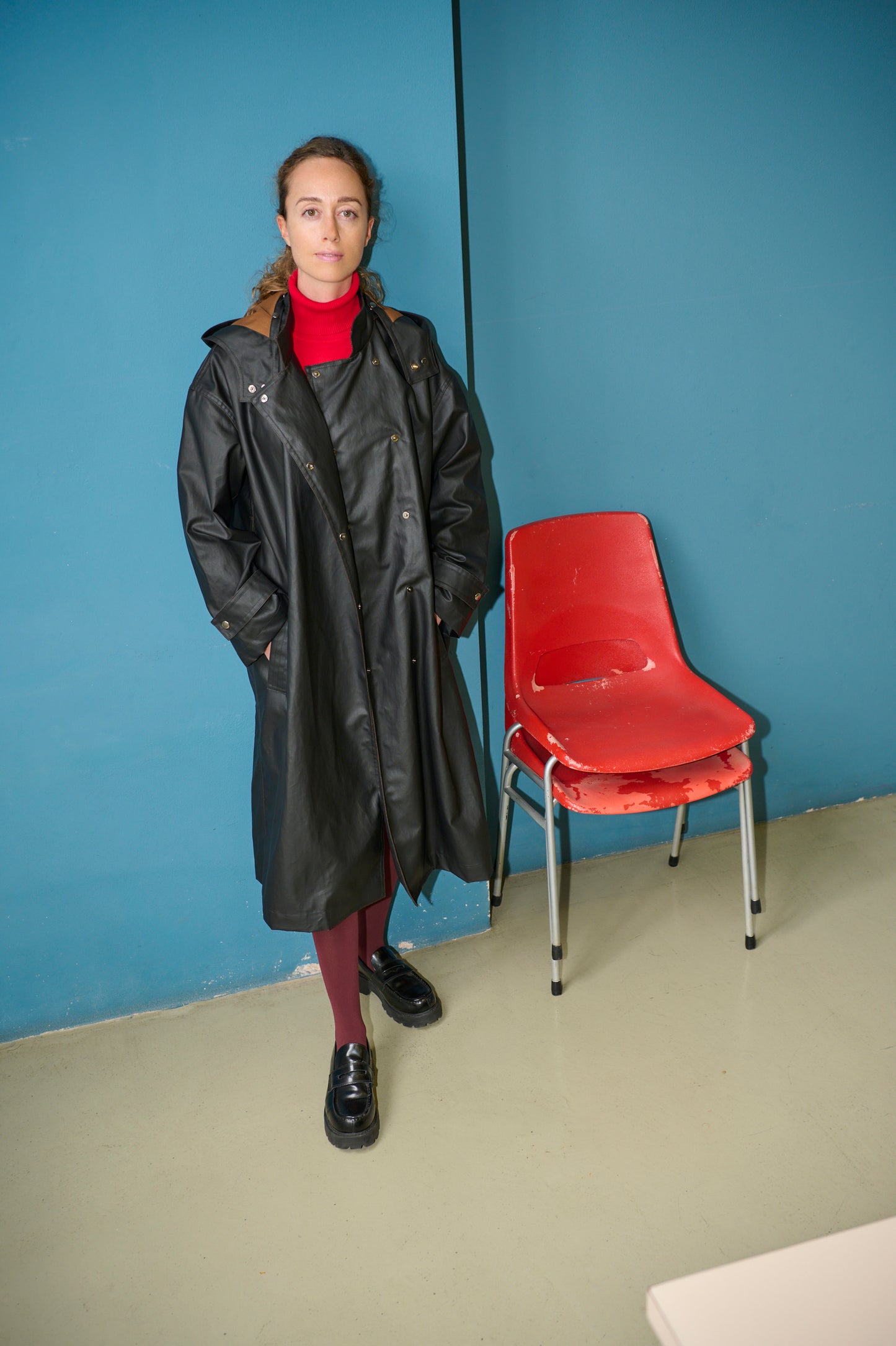 Trench con cappuccio nero