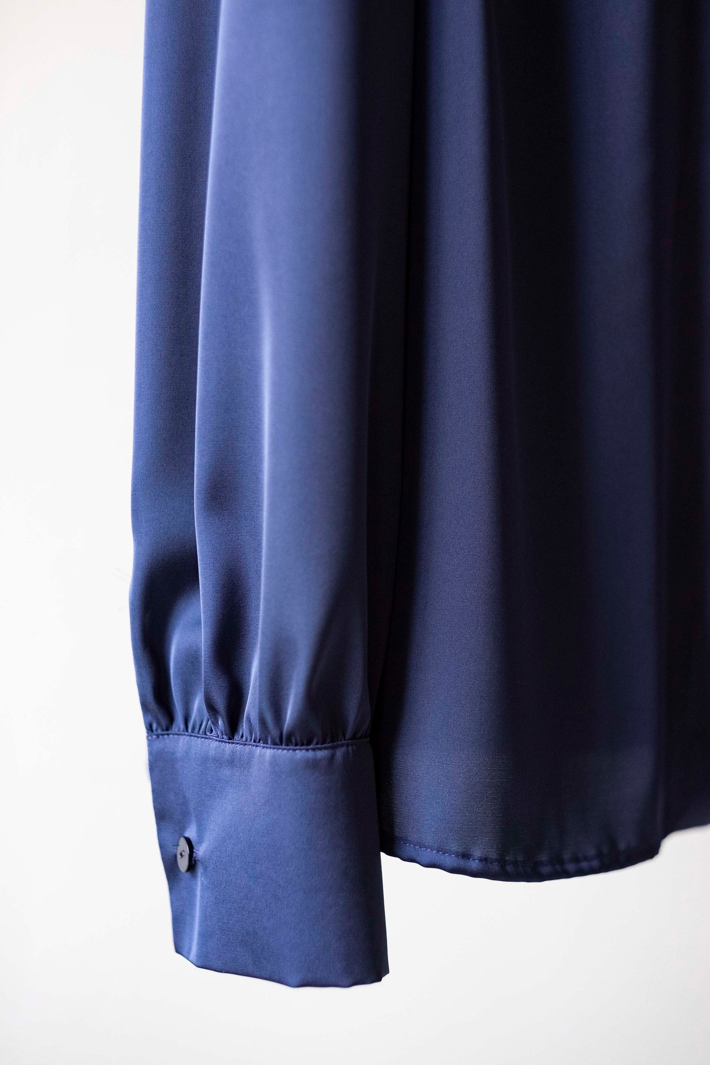 Camicia con fiocco blu