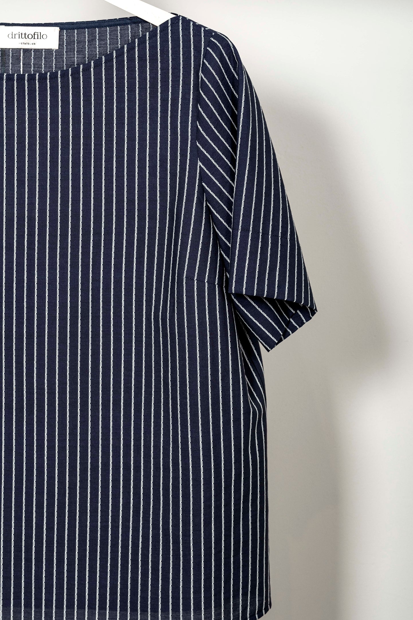 Maglietta scollo a barchetta "Navy Pinstripe"