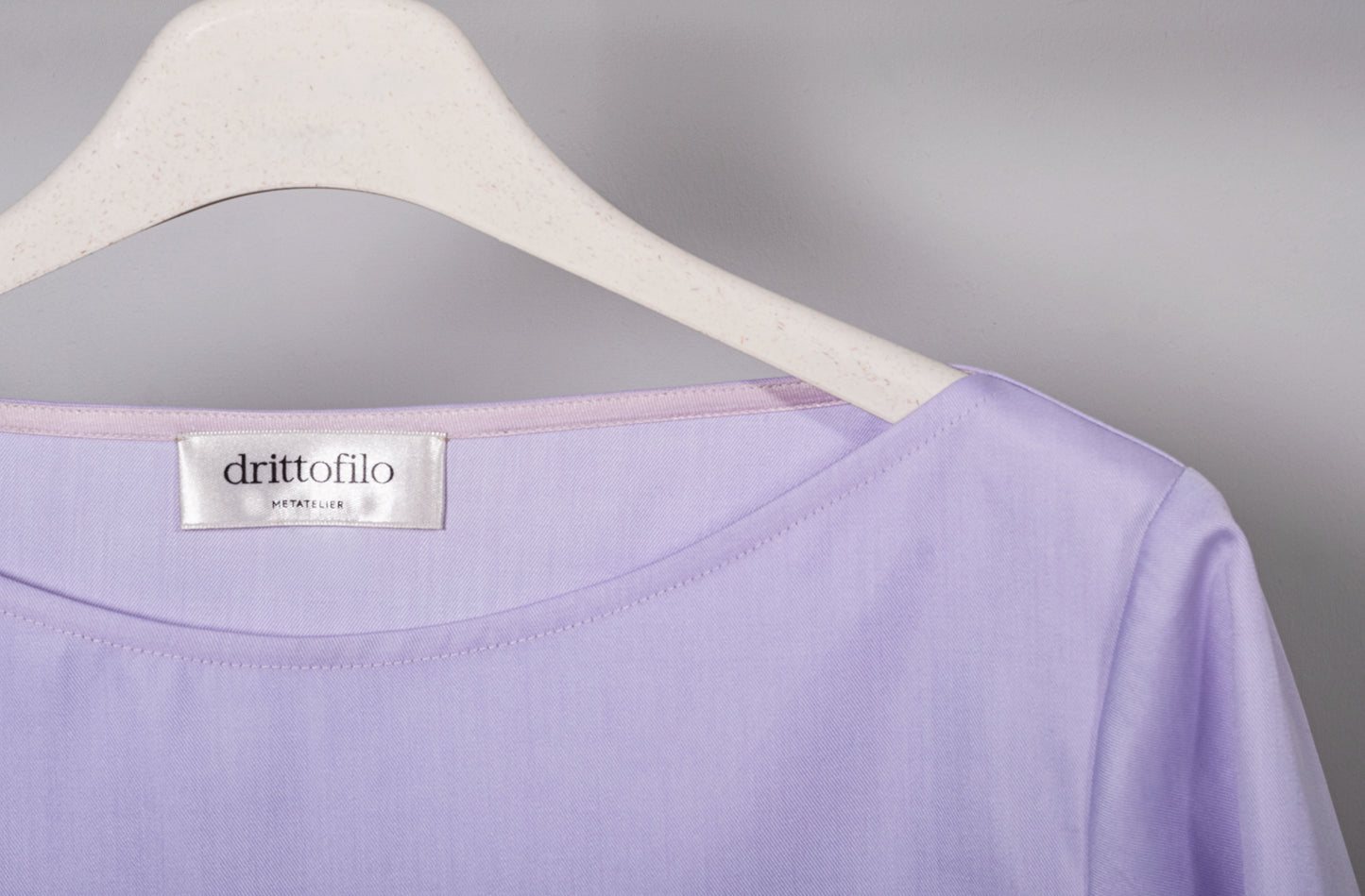 Maglietta scollo a barchetta "Ethereal Wisteria"
