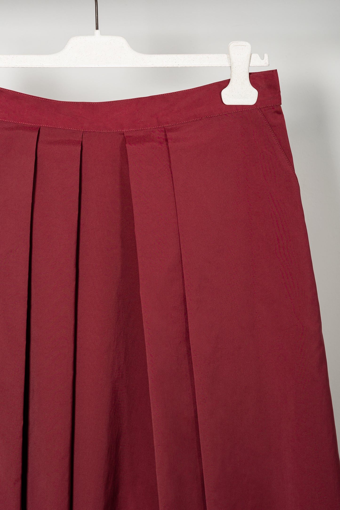 Gonna ruota a pieghe "Crimson Red" con tasche