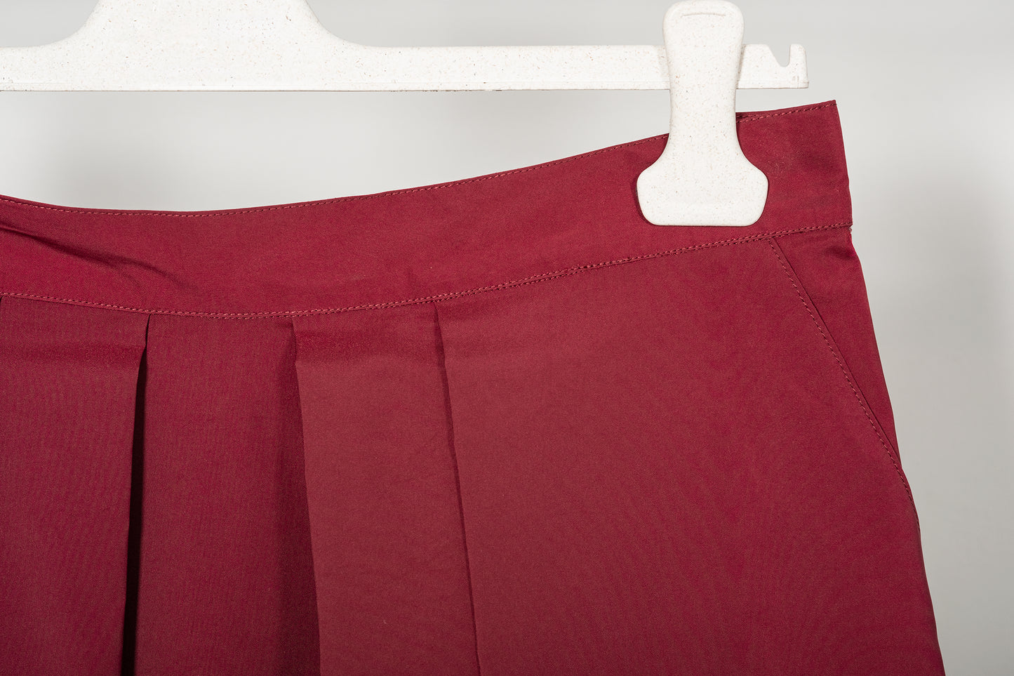 Gonna ruota a pieghe "Crimson Red" con tasche