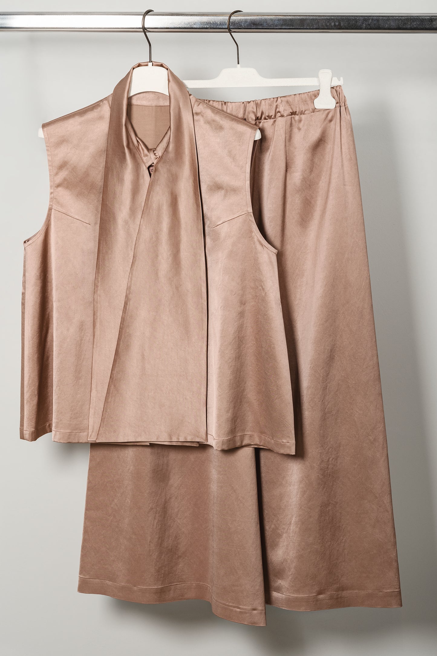 Pantalone Federica "Antique Rose" in tessuto satinato