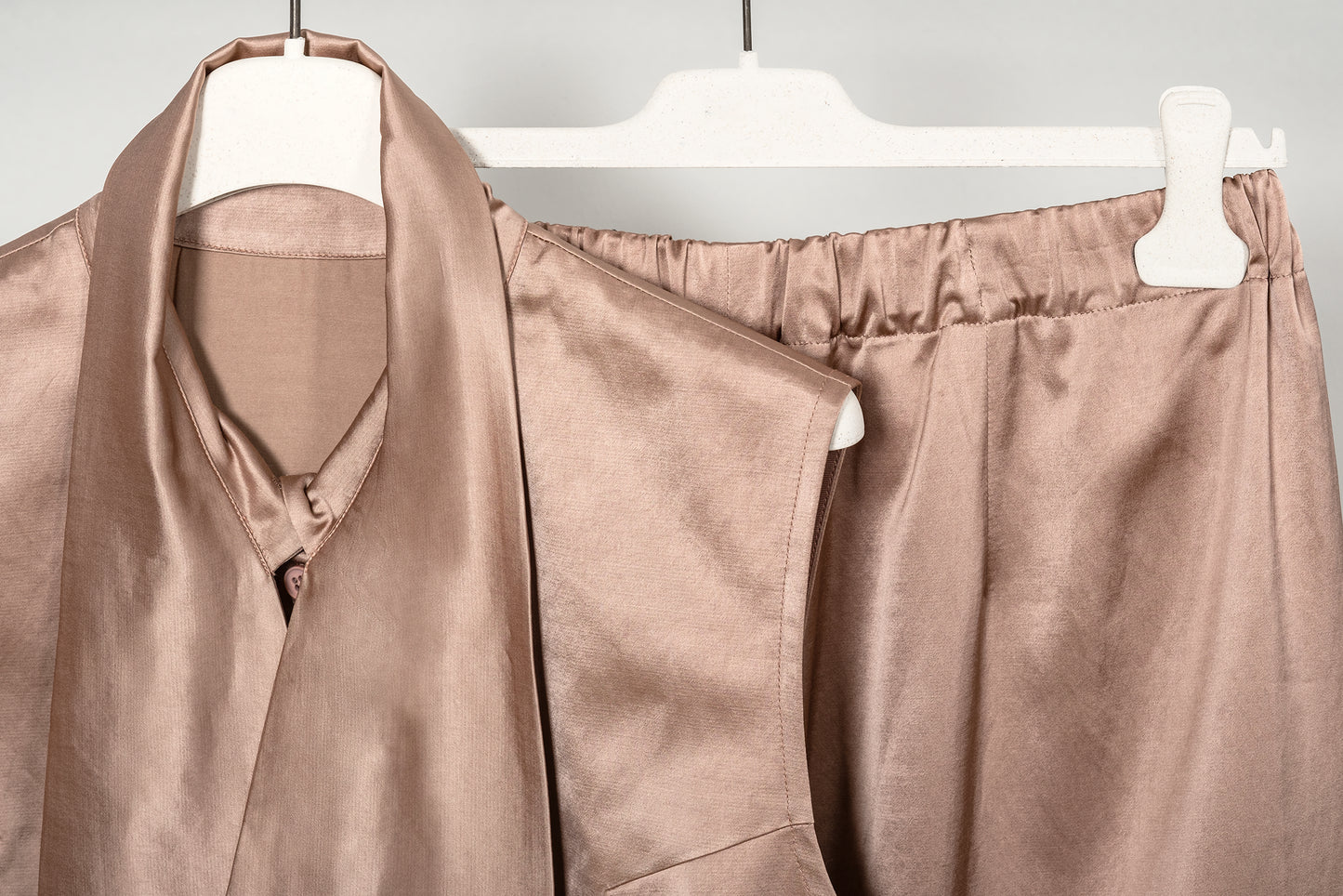 Pantalone Federica "Antique Rose" in tessuto satinato