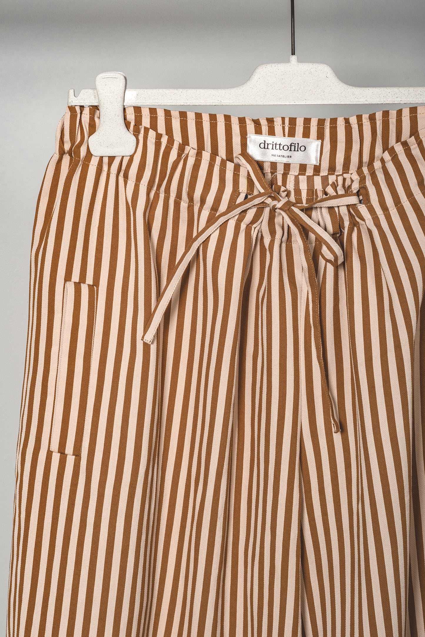 Pantalone Yama "Camel Striped" con coulisse e risvolto