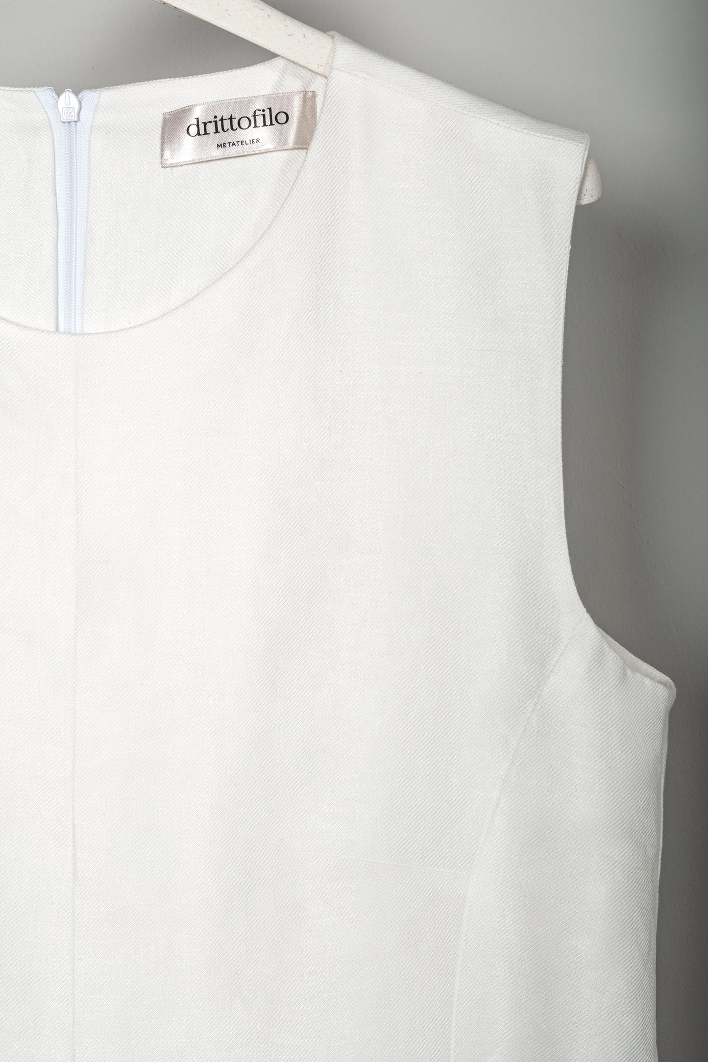 Abito Donatella "Pure White" con pieghe sartoriali