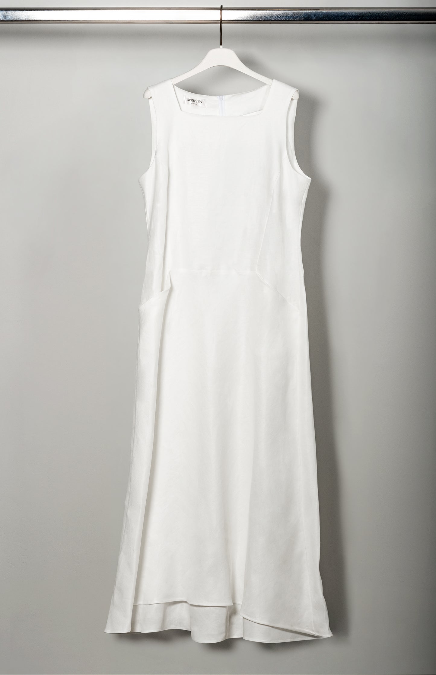 Abito Caterina "Pure White" con scollo squadrato e pannelli asimmetrici
