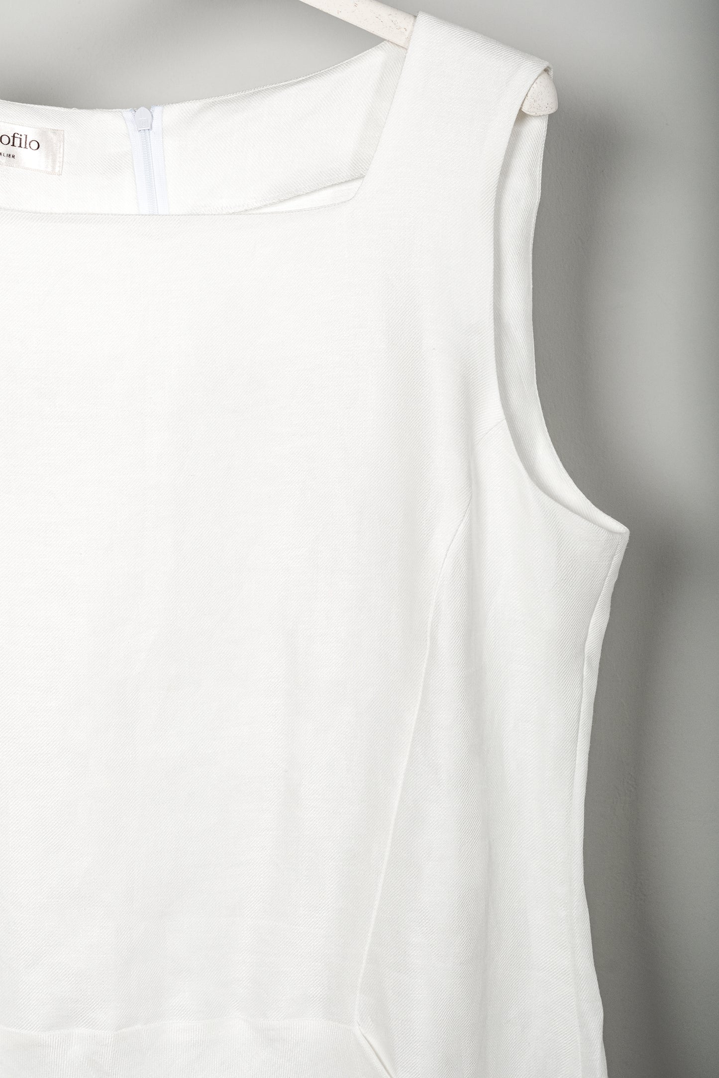 Abito Caterina "Pure White" con scollo squadrato e pannelli asimmetrici