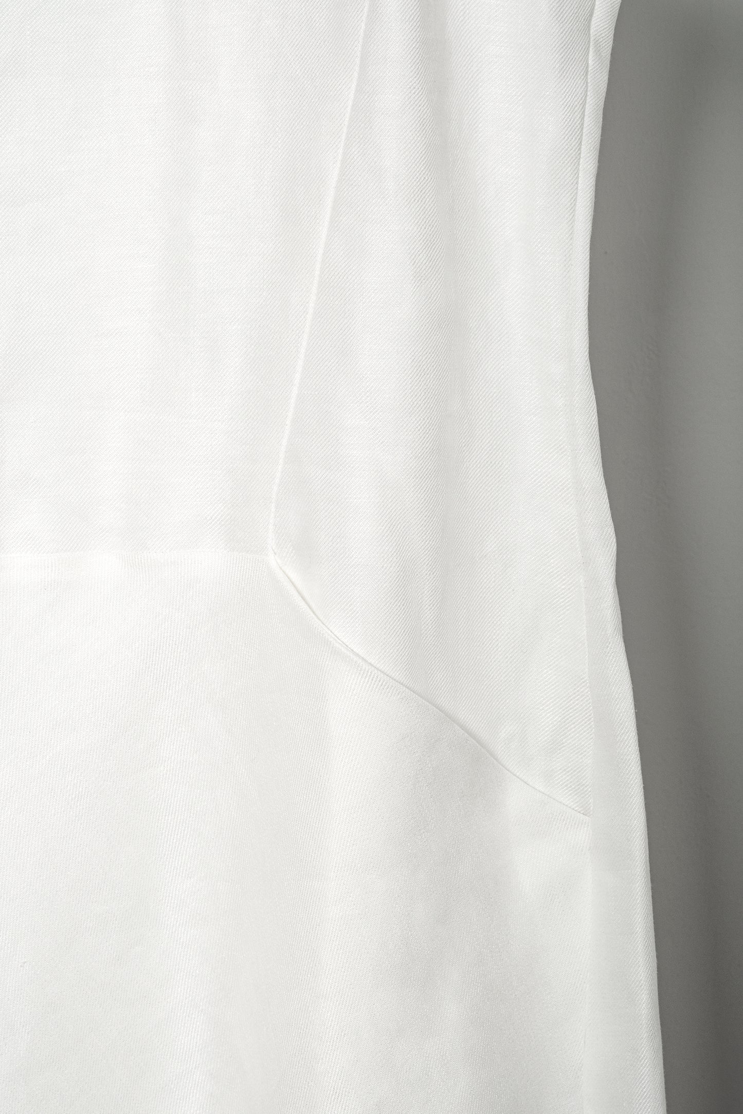 Abito Caterina "Pure White" con scollo squadrato e pannelli asimmetrici